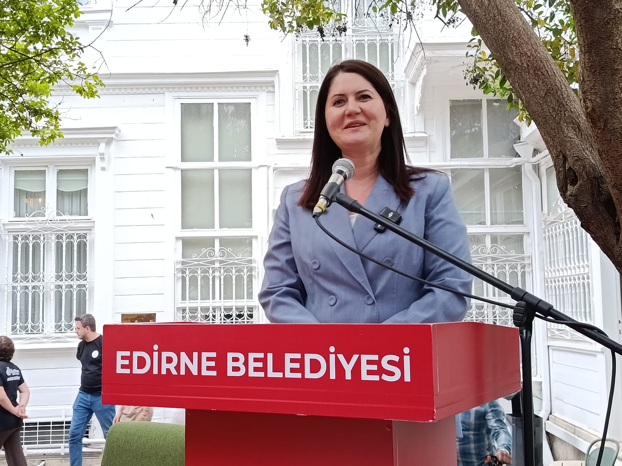 Edirne Belediyesi ve Edirne Barosu Aile, Kadın ve Çocuk Hakları Komisyonu iş birliğiyle bugün Konak Edirne’de anlamlı bir Anneler Günü etkinliği gerçekleştirildi.